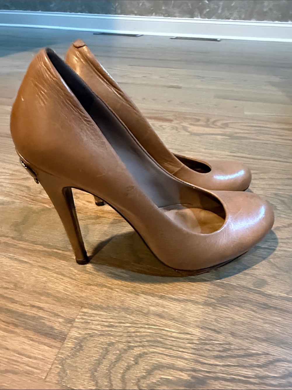 Tory Burch Brown Leather Pump - Classic Women's Heel